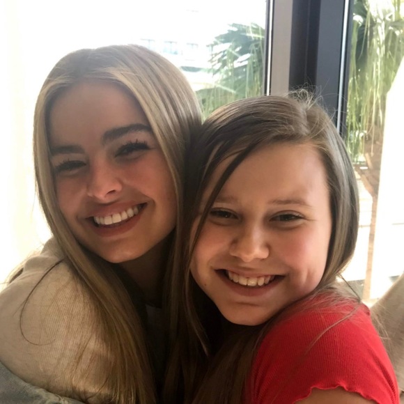 Meet your Posher, Anya - Picture 3 of 6